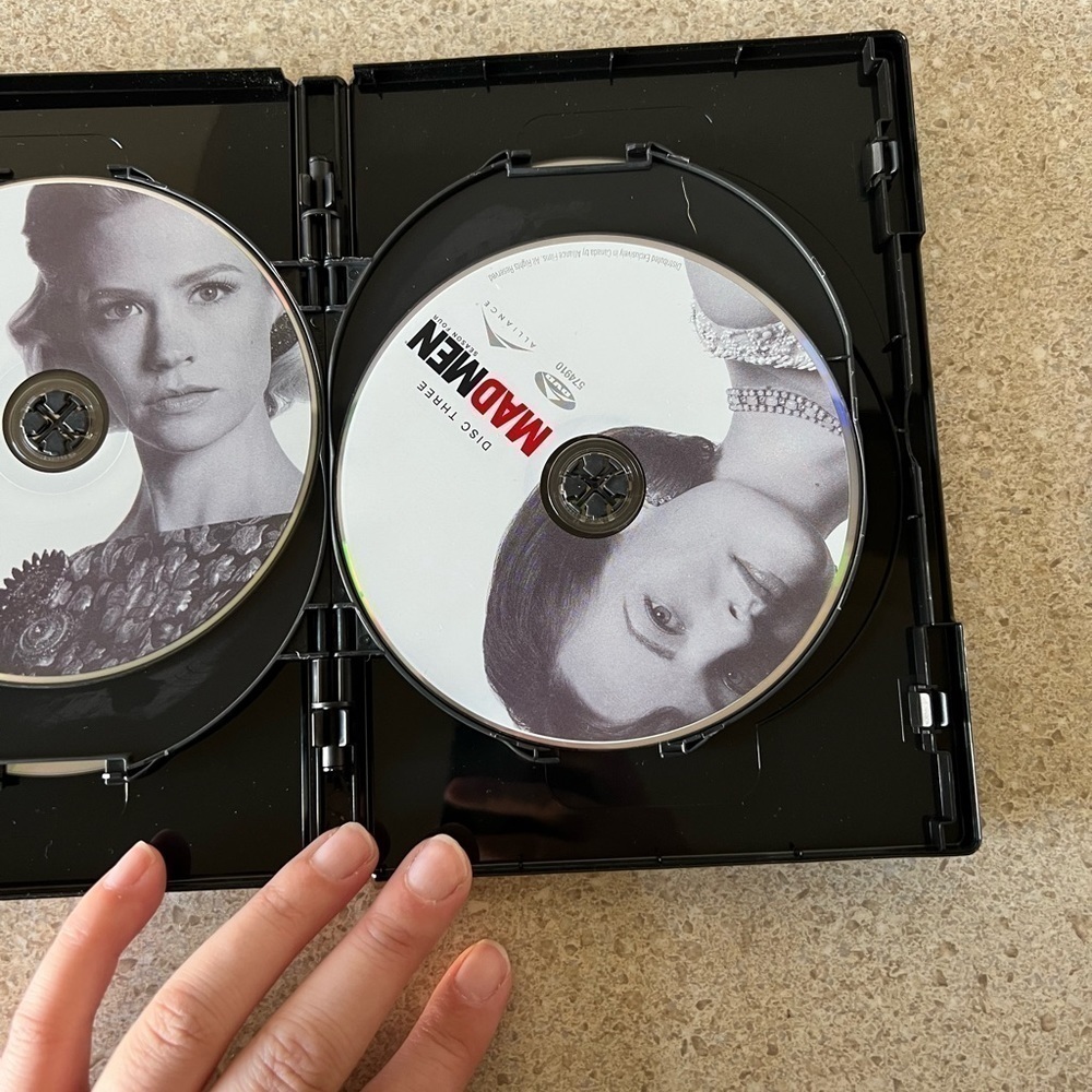 𝅺mad Men season four on DVD - Picture 3 of 7